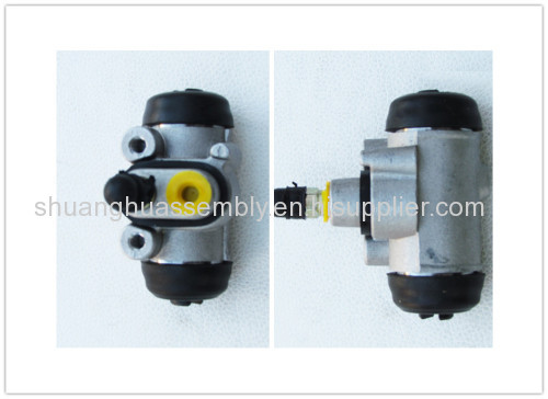 Wheel cylinder for self adjusting rear drum brake