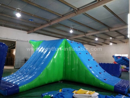 Giant inflatable floating water action tower for water park