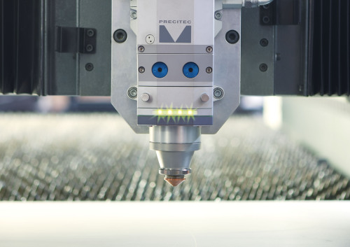 Fiber Laser Cutting Machine 500w for working area 1500 x 3000mm IPG Laser Power 500 Watt to Cutting metal sheet 3 mm