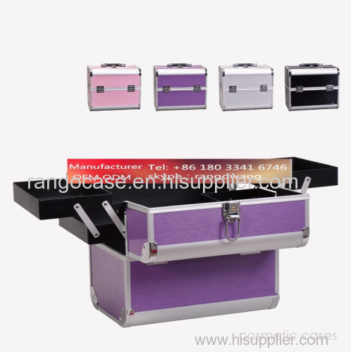 Aluminum cosmetic case with extendable tray