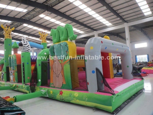 China Parcours Zoo Theme Inflatable Obstacle Playground