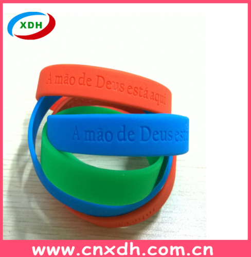 BPA Free Fashion Silicone Bracelet Cheap debossed customize free sample silicone wristband