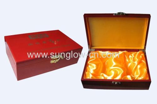 Red Luxury Wooden Packing Box With Golden Lock