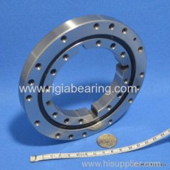 Slewing bearing with snap ring groove