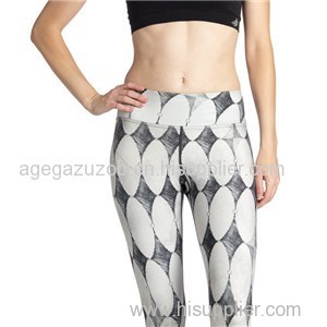 Black White Oval Printing Capri Leggings