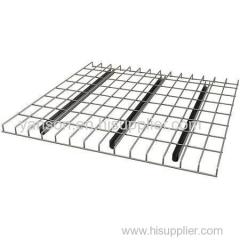 Wire mesh decking for step beam racking