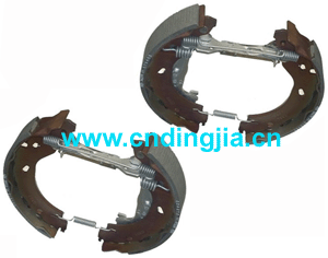 Rear Brake Shoes A4514230108 / A4514230008 FOR SMART 451