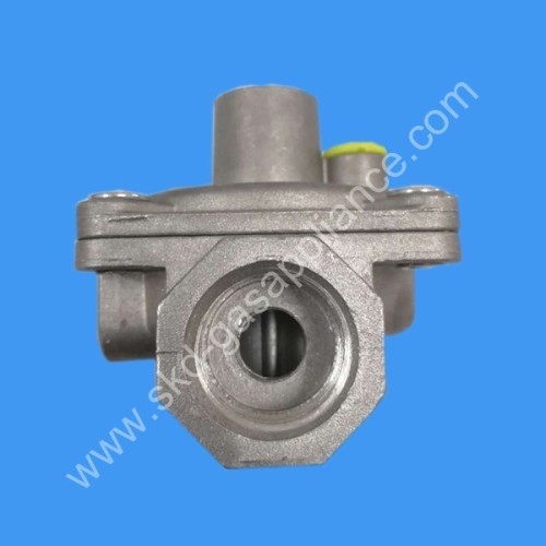 Gas pressure regulator 102-1