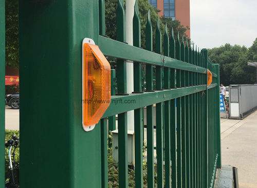  Red and yellow solar outline      Guardrail lights