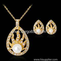 Fashion Alloy Jewerly Set Gold Necklace And Stud Earring Pearl Necklace Made In China