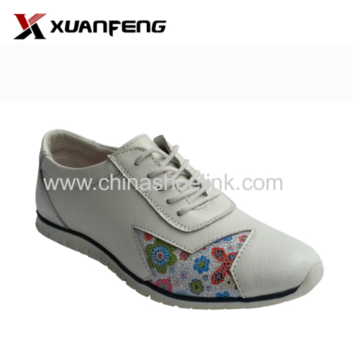 Women comfortable shoes with printing on leather upper