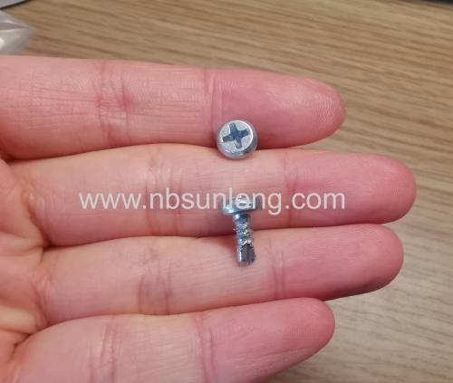 Self drilling screw - frame head - cross philip drive - zinc coated