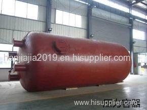 Reactor autoclave made by cladding metal material