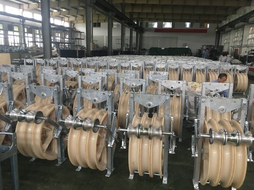 Three sheaves Conductor Pulleys for stringing 2 or 3 conductors ...