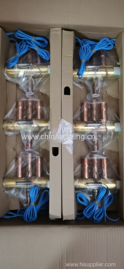 4 way valve connect with compressor and heat exchanger for electric vehicles use
