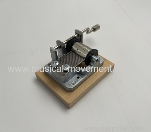 HAND CRANK MUSIC BOX NATURE WOODEN BASE