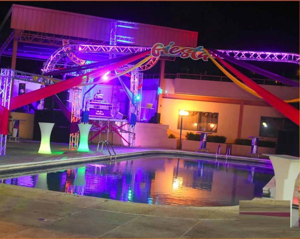 Truss with lighting for swimming pool in clubs