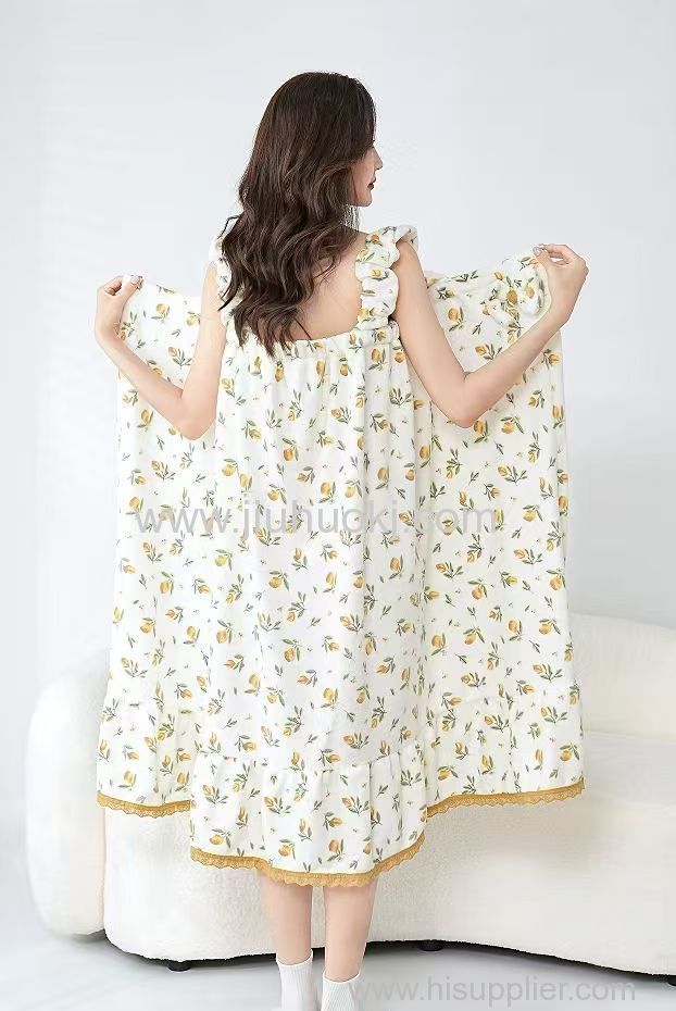 Korean-style bath towel fresh and delicate floral lace-trimmed strappy nightgown thin coral fleece bath towel