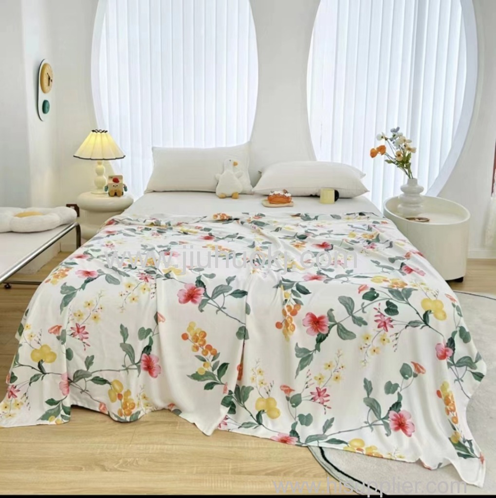 Lightweight Natural Material Allergy-Free Quilted Throw for Hot Seasons