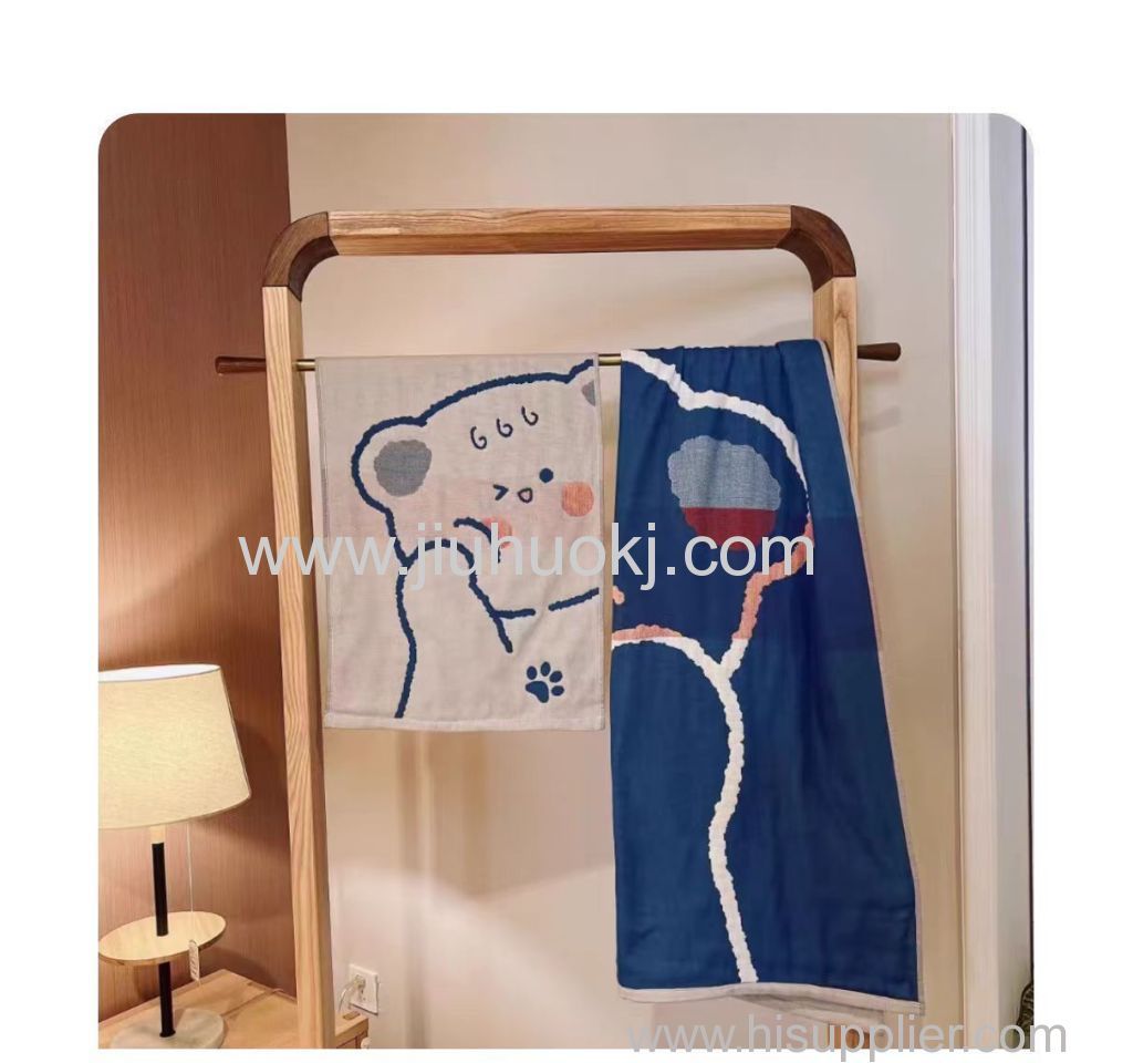 Large Gauze Bath Towel with Superior Breathability and Good Water Absorption