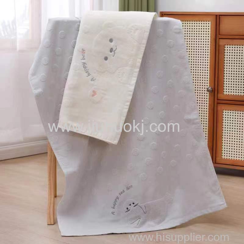 Durable Dual-Ply Polka Dot Design Bath Towel - Superior Moisture Wicking