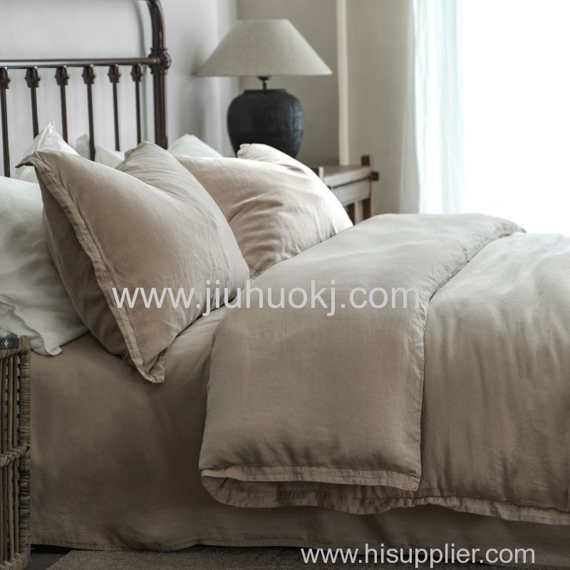 Elegant Solid Colored Sheet Ensemble: Versatile Plain Material Ideal for Any Season