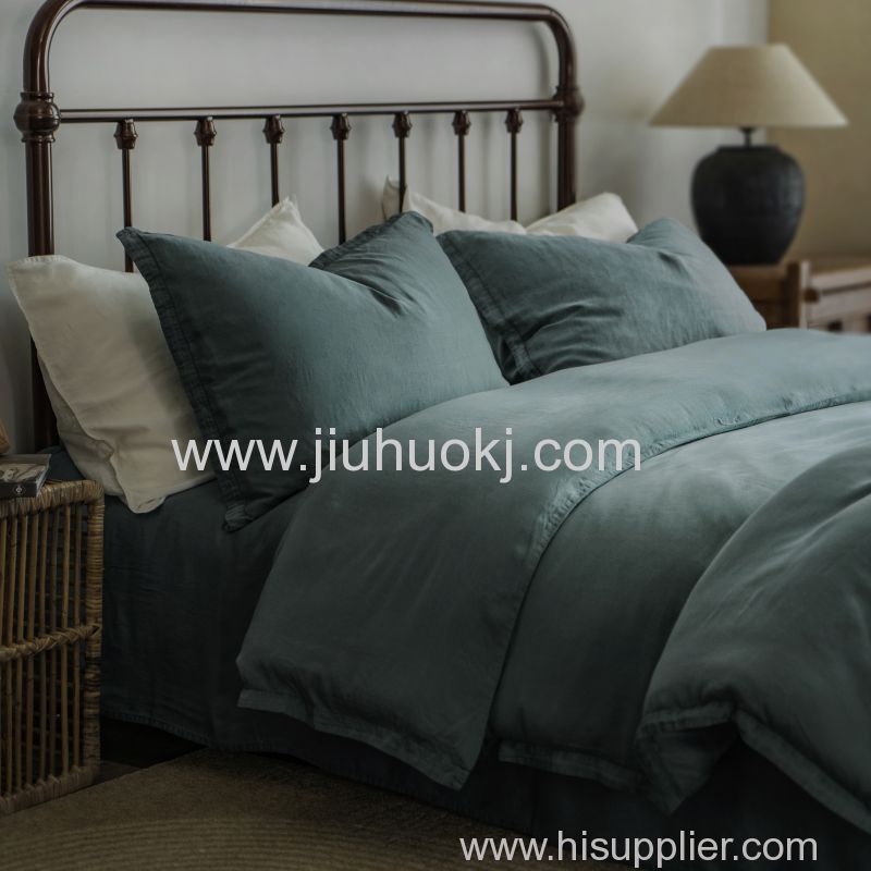 Elegant Solid Colored Sheet Ensemble: Versatile Plain Material Ideal for Any Season