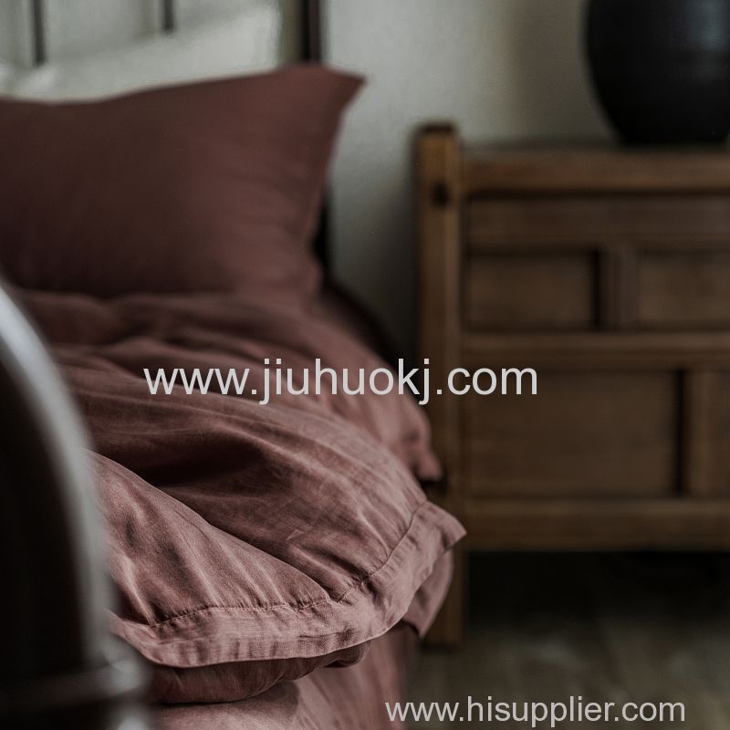 Elegant Solid Colored Sheet Ensemble: Versatile Plain Material Ideal for Any Season