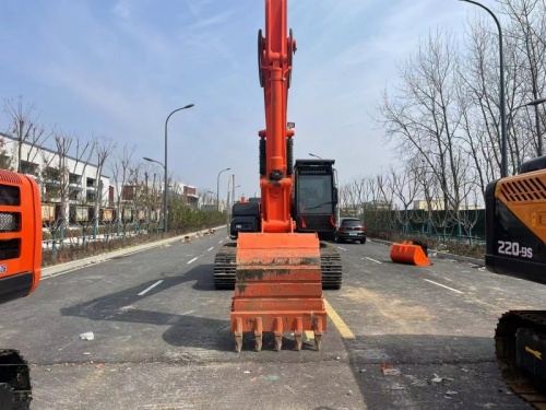 Used Hitachi 200 Excavator