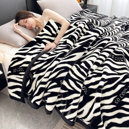 Ultra Soft Coral Fleece Blanket Biomimetic Plush Technology Anti Static No Fade No Shrink Machine Washable Warm Cozy Bed