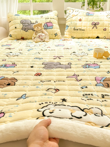 Milk Print Quilted Fleece Mattress Topper Winter Thick Plush Coral Fleece Bed Cover Pad for Dorm Sofa Floor