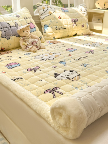 Milk Print Quilted Fleece Mattress Topper Winter Thick Plush Coral Fleece Bed Cover Pad for Dorm Sofa Floor