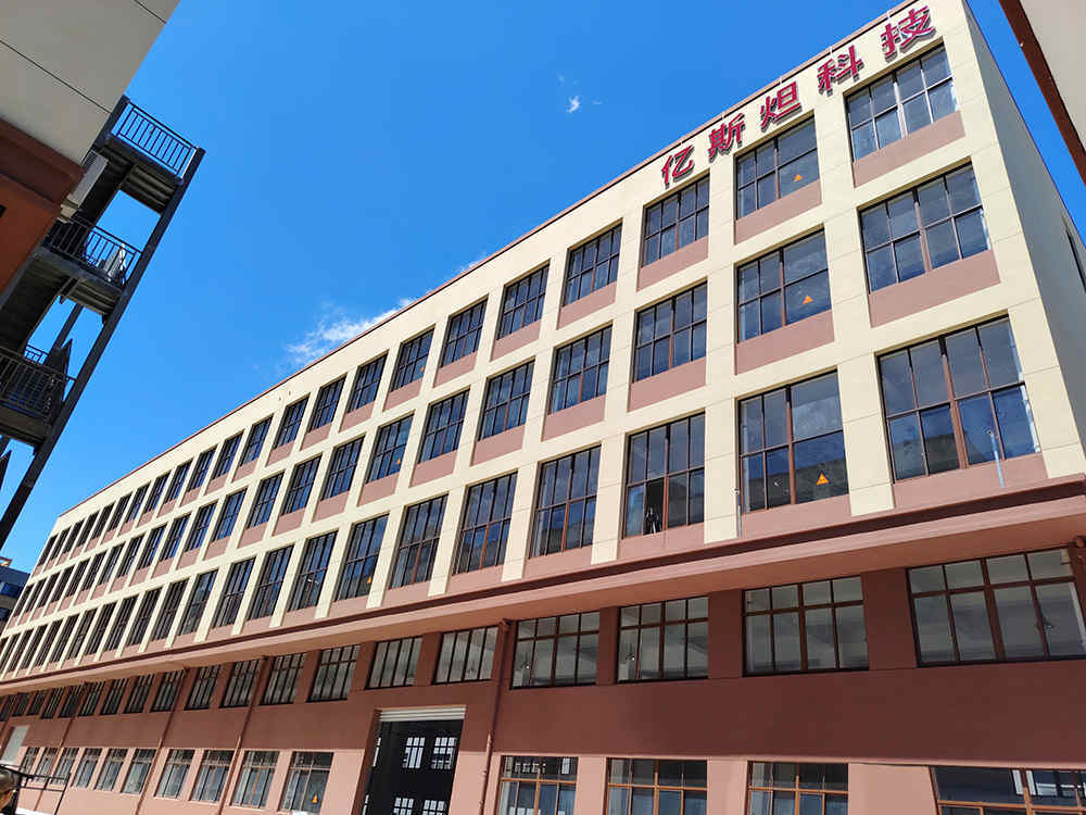 The new factory building has been put into use.