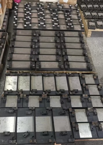 single tilting permanent magnetic chuck with holding force of 120 N/cm²