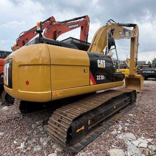 Japan Caterpillar Original Used CAT323D2L CAT323 Hydraulic Crawler Excavator 23Ton Second Hand Used Excavator Machine