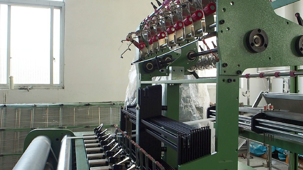 Narrow fabric needle loom frame and working section