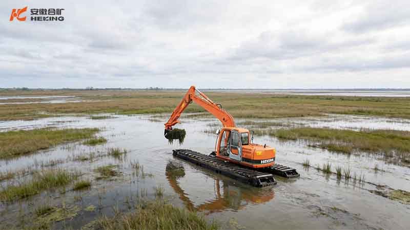 Best Excavator for Marsh Projects: Selection Guide