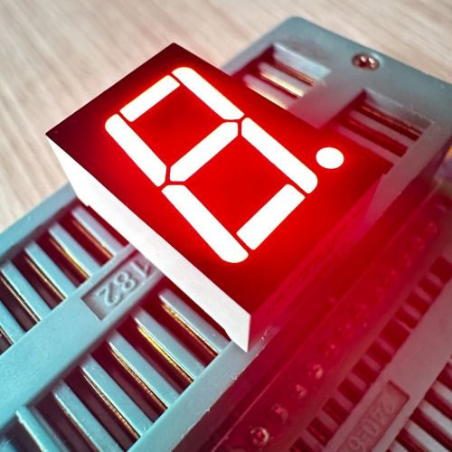 Super Bright Red 14.2mm (0.56")  Single Digit 7 Segment LED Display Common Cathode for Digital Indicator