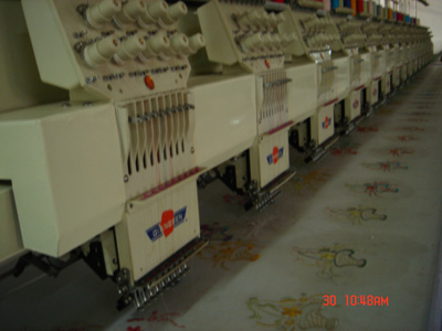 Plain computer embroidery machine