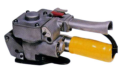 Pneumatic strapping tool