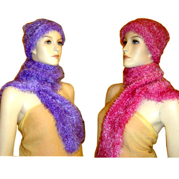 Girls Fuzzy Sparkly Yarn Hat & Scarf