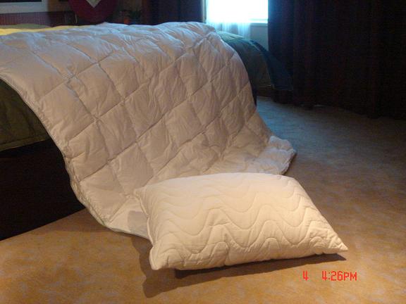 bedding sets,quilts,pillows,synthetic quilts and pillows